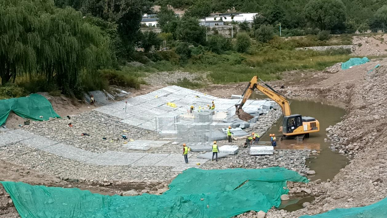 中秋“不打烊” BG视讯官网北京段灾后复原沉建项目施工忙 中秋“不打烊” BG视讯官网北京段灾后复原沉建项目施工忙